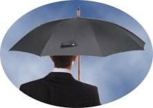 agent-commercial-couvert-par-un-parapluie